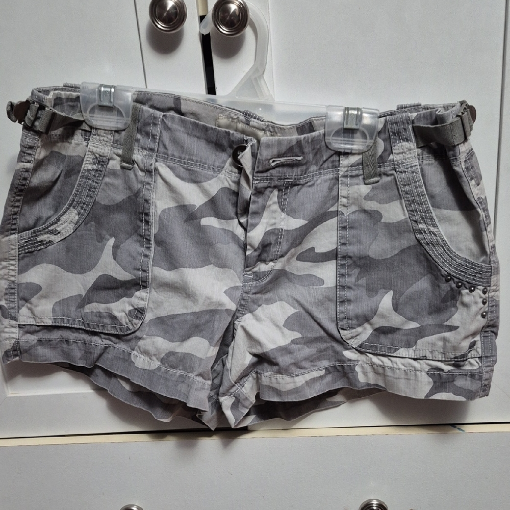 Old Navy Women's Gray Camouflage Cargo Shorts